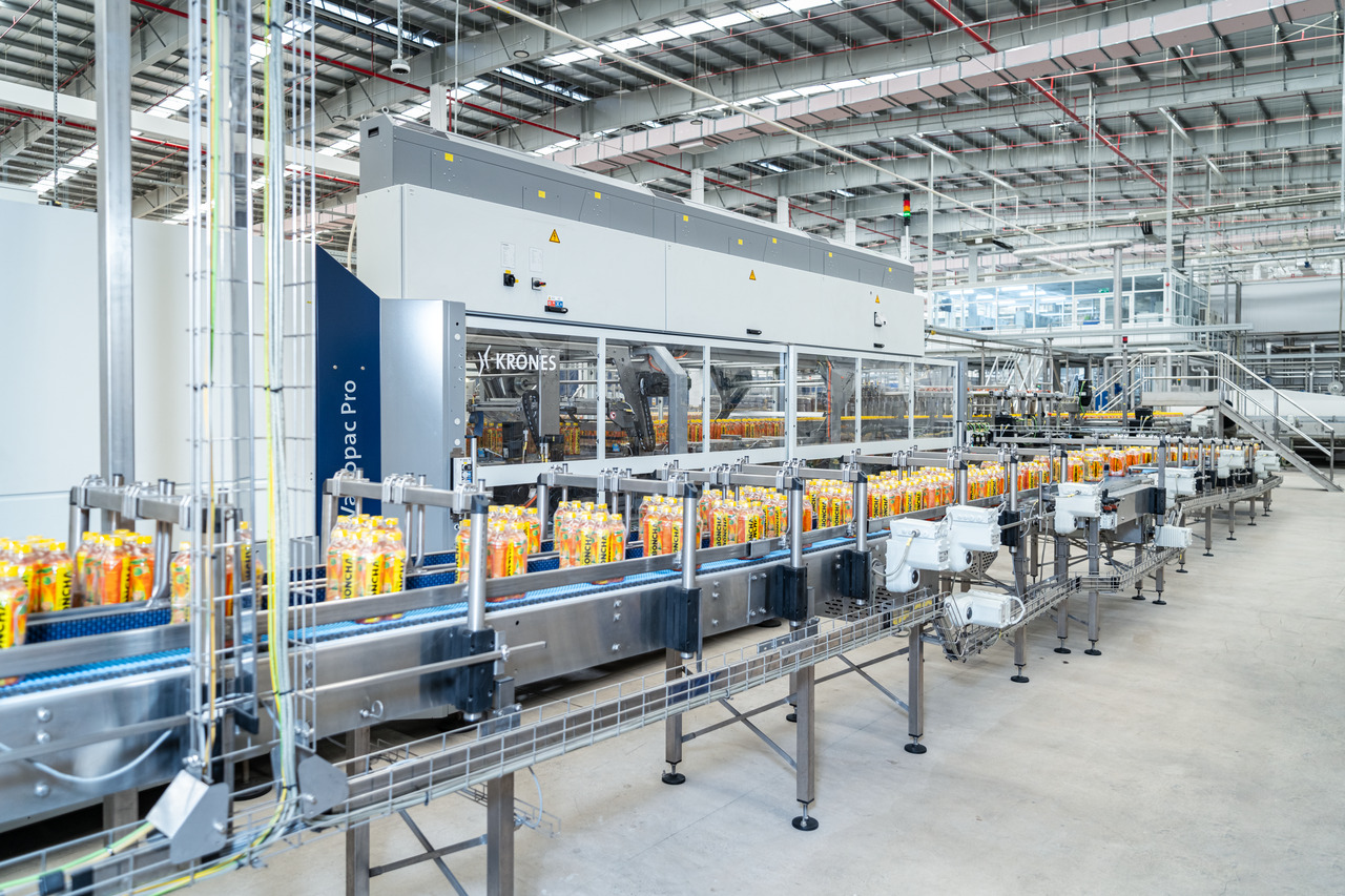 Nh&agrave; m&aacute;y nước giải kh&aacute;t của UNIBEN đ&aacute;p ứng ti&ecirc;u chuẩn khắt khe về an to&agrave;n thực phẩm