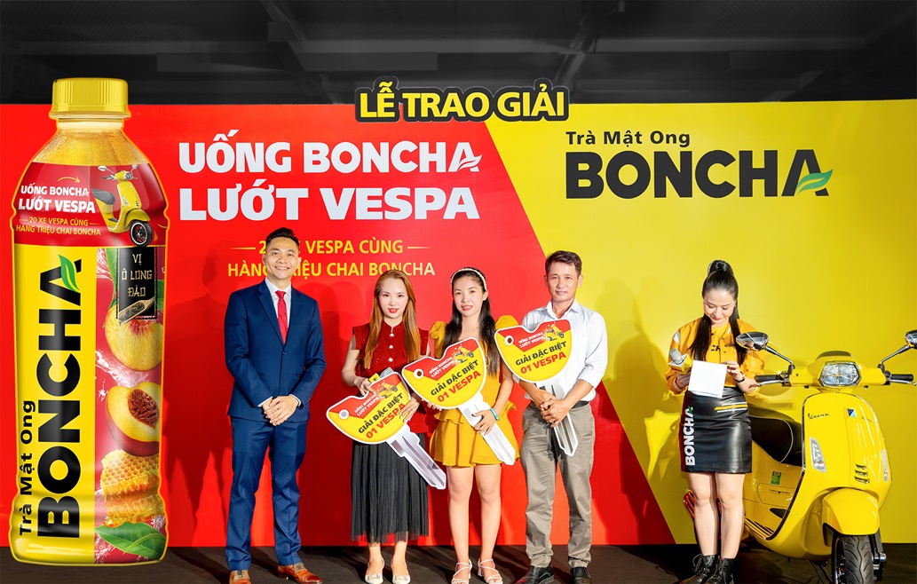 Trà mật ong BONCHA trao thêm 3 xe Vespa cho khách hàng may mắn