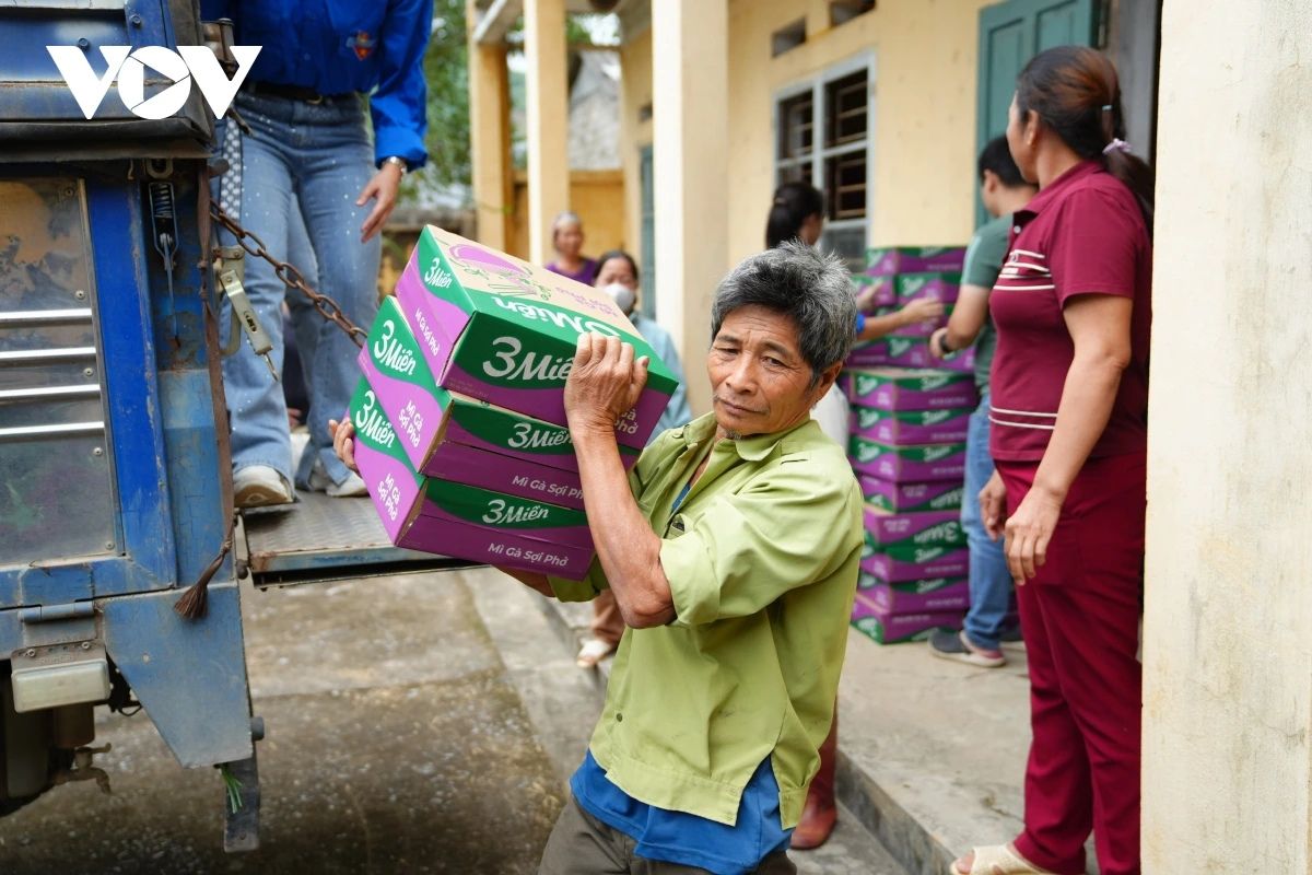 Nghĩa tình mùa bão lũ